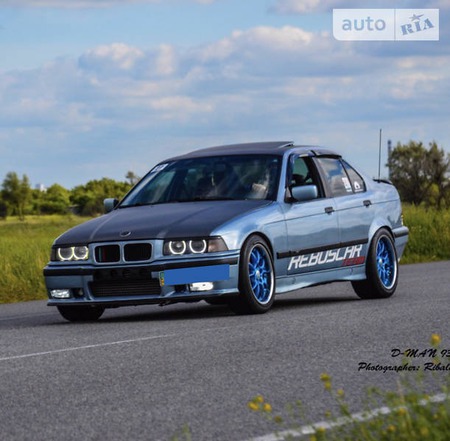 BMW M3 1993  випуску Одеса з двигуном 0 л  седан механіка за 8700 долл. 