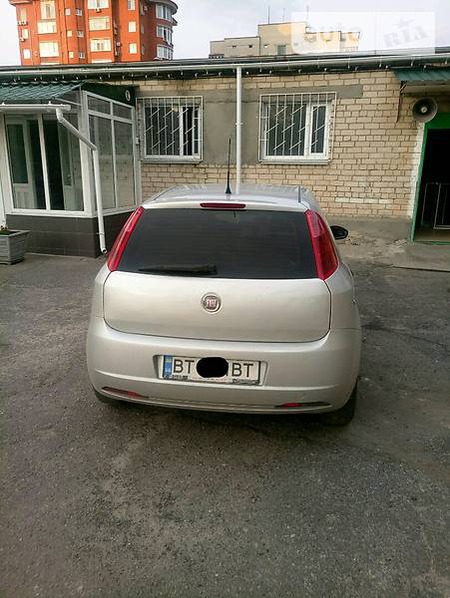 Fiat Punto 2011  випуску Херсон з двигуном 1.4 л дизель хэтчбек механіка за 6100 долл. 