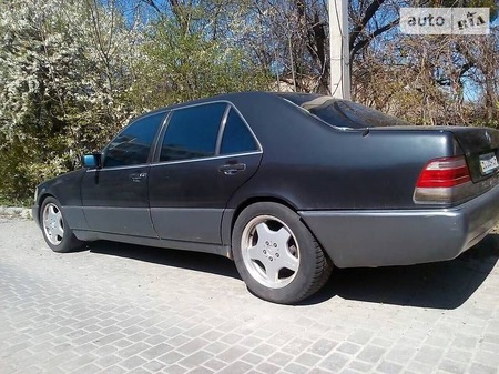 Mercedes-Benz S 320 1993  випуску Львів з двигуном 3.2 л газ седан автомат за 4500 долл. 