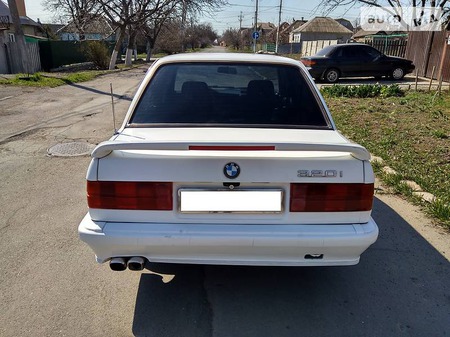 BMW 320 1984  випуску Донецьк з двигуном 2 л бензин седан механіка за 2200 долл. 