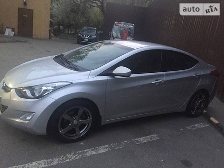 Hyundai Elantra 2011  випуску Харків з двигуном 1.8 л газ седан автомат за 10600 долл. 