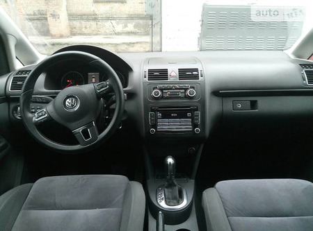 Volkswagen Touran 2010  випуску Київ з двигуном 1.4 л бензин універсал автомат за 12500 долл. 