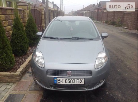 Fiat Grande Punto 2011  випуску Рівне з двигуном 1.4 л бензин хэтчбек автомат за 6700 долл. 