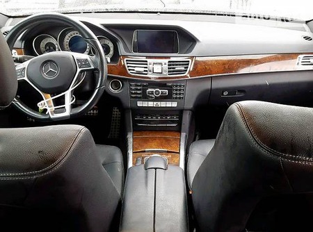 Mercedes-Benz E 350 2014  випуску Київ з двигуном 3.5 л бензин седан автомат за 21500 долл. 