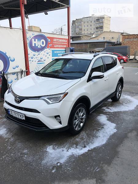 Toyota RAV 4 2016  випуску Чернівці з двигуном 2.5 л бензин позашляховик автомат за 21000 долл. 