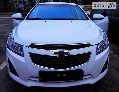 Chevrolet Cruze 2013  випуску Київ з двигуном 1.8 л газ седан механіка за 10500 долл. 