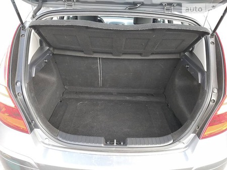 Hyundai i30 2011  випуску Рівне з двигуном 1.4 л газ хэтчбек механіка за 7999 долл. 