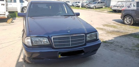 Mercedes-Benz C 200 1999  випуску Київ з двигуном 2 л газ седан механіка за 5400 долл. 