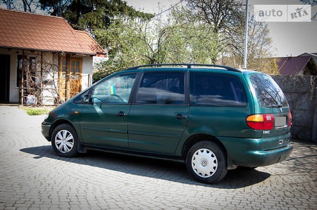 Volkswagen Sharan 1999  випуску Львів з двигуном 2 л бензин мінівен механіка за 5700 долл. 