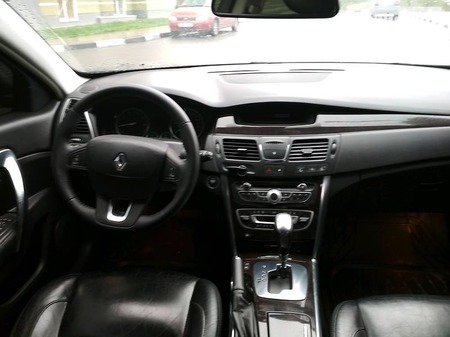 Renault Latitude 2011  випуску Харків з двигуном 2.5 л газ седан автомат за 9200 долл. 