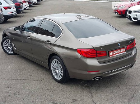 BMW 540 2017  випуску Київ з двигуном 3 л бензин седан автомат за 62555 долл. 