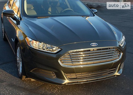 Ford Fusion 2015  випуску Дніпро з двигуном 2 л гібрид седан автомат за 11500 долл. 