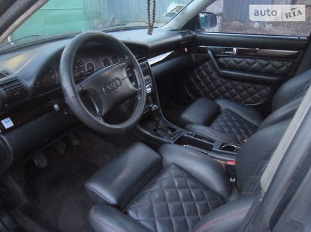 Audi A6 Limousine 1996  випуску Луганськ з двигуном 2.6 л газ седан механіка за 5600 долл. 