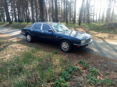 Jaguar XJ 6 1990  випуску Київ з двигуном 3.6 л газ седан автомат за 3800 долл. 