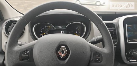 Renault Trafic 2016  випуску Полтава з двигуном 1.6 л дизель мінівен механіка за 13399 долл. 