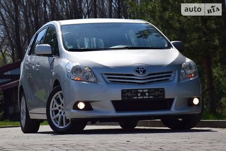 Toyota Verso 2010  випуску Львів з двигуном 2.2 л дизель мінівен автомат за 11999 долл. 