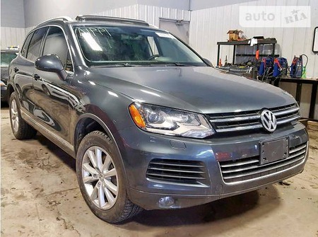 Volkswagen Touareg 2014  випуску Київ з двигуном 3.6 л бензин позашляховик автомат за 19500 долл. 