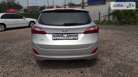 Hyundai i30 2013  випуску Дніпро з двигуном 1.4 л дизель універсал механіка за 11900 долл. 