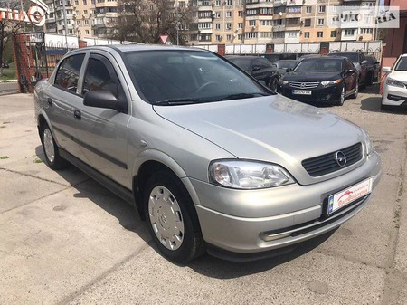 Opel Astra 2006  випуску Одеса з двигуном 1.4 л бензин седан механіка за 5499 долл. 