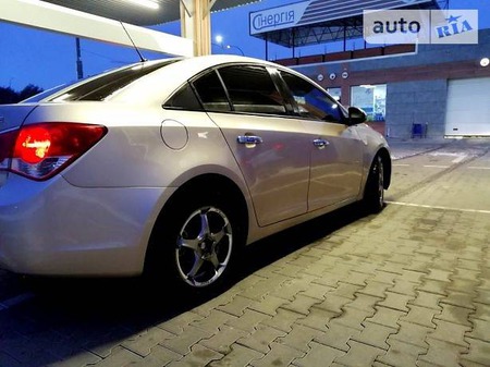 Chevrolet Cruze 2011  випуску Київ з двигуном 1.6 л газ седан механіка за 9000 долл. 