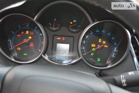 Chevrolet Cruze 2013  випуску Одеса з двигуном 1.8 л бензин седан механіка за 10500 долл. 