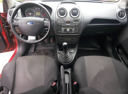 Ford Fiesta 2007  випуску Дніпро з двигуном 1.4 л газ хэтчбек механіка за 4700 долл. 