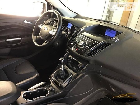 Ford Kuga 2014  випуску Тернопіль з двигуном 2 л дизель позашляховик механіка за 15555 долл. 