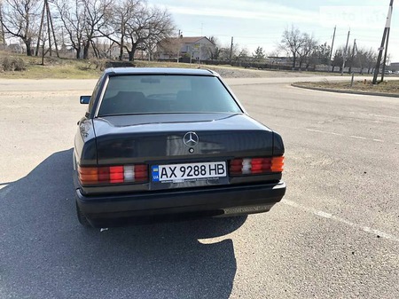 Mercedes-Benz 190 1985  випуску Харків з двигуном 1.8 л газ седан механіка за 3500 долл. 
