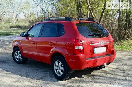 Hyundai Tucson 2006  випуску Дніпро з двигуном 2 л  позашляховик автомат за 8000 долл. 