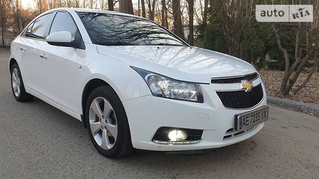Chevrolet Cruze 2010  випуску Київ з двигуном 1.8 л газ седан автомат за 9600 долл. 