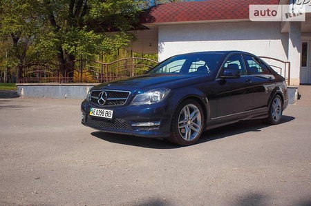 Mercedes-Benz C 250 2013  випуску Дніпро з двигуном 1.8 л бензин седан автомат за 15200 долл. 