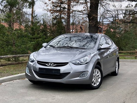 Hyundai Elantra 2012  випуску Київ з двигуном 1.6 л бензин седан механіка за 10777 долл. 