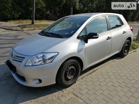 Toyota Auris 2010  випуску Тернопіль з двигуном 1.4 л дизель хэтчбек механіка за 7699 долл. 