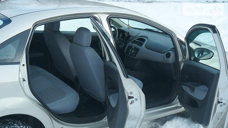 Fiat Linea 2013  випуску Луганськ з двигуном 1.4 л бензин седан механіка за 7200 долл. 