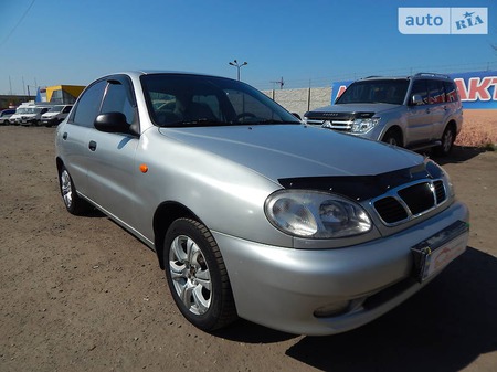 Daewoo Lanos 2005  випуску Миколаїв з двигуном 1.5 л газ седан механіка за 3499 долл. 