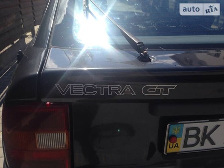 Opel Vectra 1990  випуску Київ з двигуном 2 л бензин хэтчбек механіка за 2200 долл. 