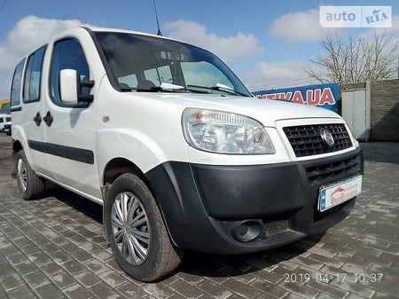 Fiat Doblo 2008  випуску Миколаїв з двигуном 1.9 л дизель мінівен механіка за 6499 долл. 