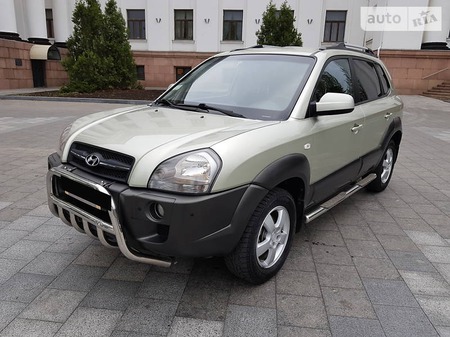 Hyundai Tucson 2007  випуску Донецьк з двигуном 2 л газ позашляховик механіка за 10000 долл. 