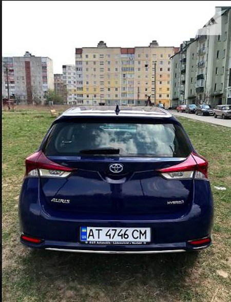 Toyota Auris 2017  випуску Івано-Франківськ з двигуном 1.8 л гібрид хэтчбек автомат за 612000 грн. 