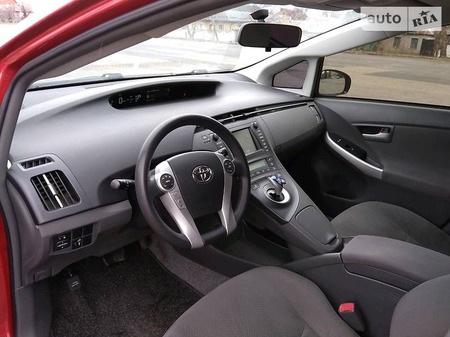 Toyota Prius 2011  випуску Луганськ з двигуном 1.8 л гібрид хэтчбек автомат за 9500 долл. 