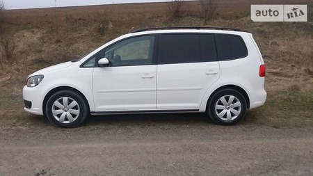 Volkswagen Touran 2013  випуску Тернопіль з двигуном 2 л дизель мінівен механіка за 12500 долл. 