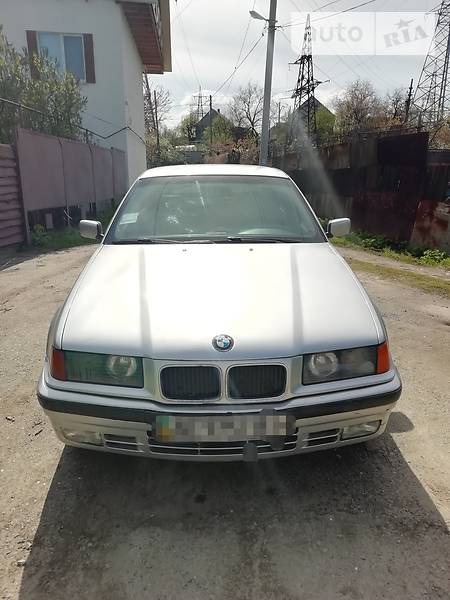 BMW 316 1991  випуску Дніпро з двигуном 1.6 л газ седан механіка за 3500 долл. 