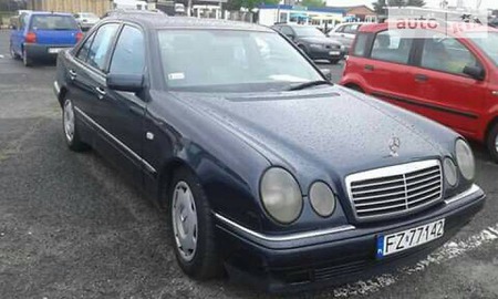 Mercedes-Benz A 210 1999  випуску Дніпро з двигуном 3 л дизель седан автомат за 2650 долл. 