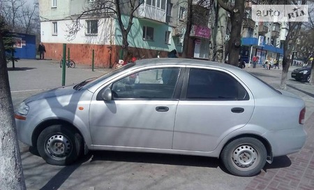 Chevrolet Aveo 2005  випуску Донецьк з двигуном 0 л газ седан механіка за 3500 долл. 