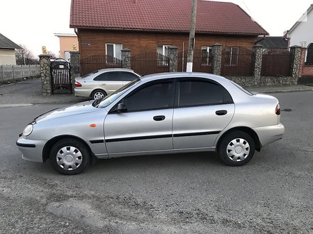 Daewoo Lanos 2007  випуску Чернівці з двигуном 1.4 л газ седан механіка за 2999 долл. 