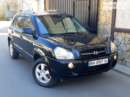 Hyundai Tucson 2005  випуску Одеса з двигуном 2 л дизель позашляховик механіка за 7600 долл. 