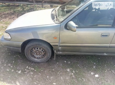 Hyundai Pony 1992  випуску Харків з двигуном 1.5 л газ седан механіка за 1650 долл. 