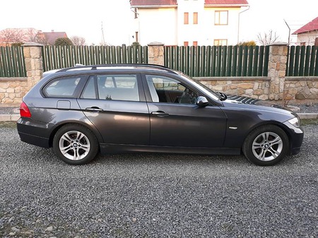 BMW 318 2008  випуску Івано-Франківськ з двигуном 2 л дизель універсал механіка за 9200 долл. 