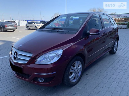 Mercedes-Benz B 180 2011  випуску Миколаїв з двигуном 1.7 л газ хэтчбек автомат за 11499 долл. 