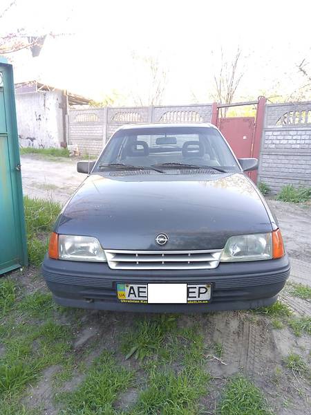 Opel Kadett 1991  випуску Дніпро з двигуном 1.5 л бензин хэтчбек механіка за 1800 долл. 